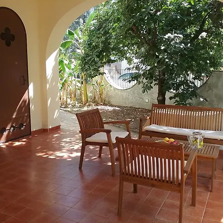 Teocles Guest house *